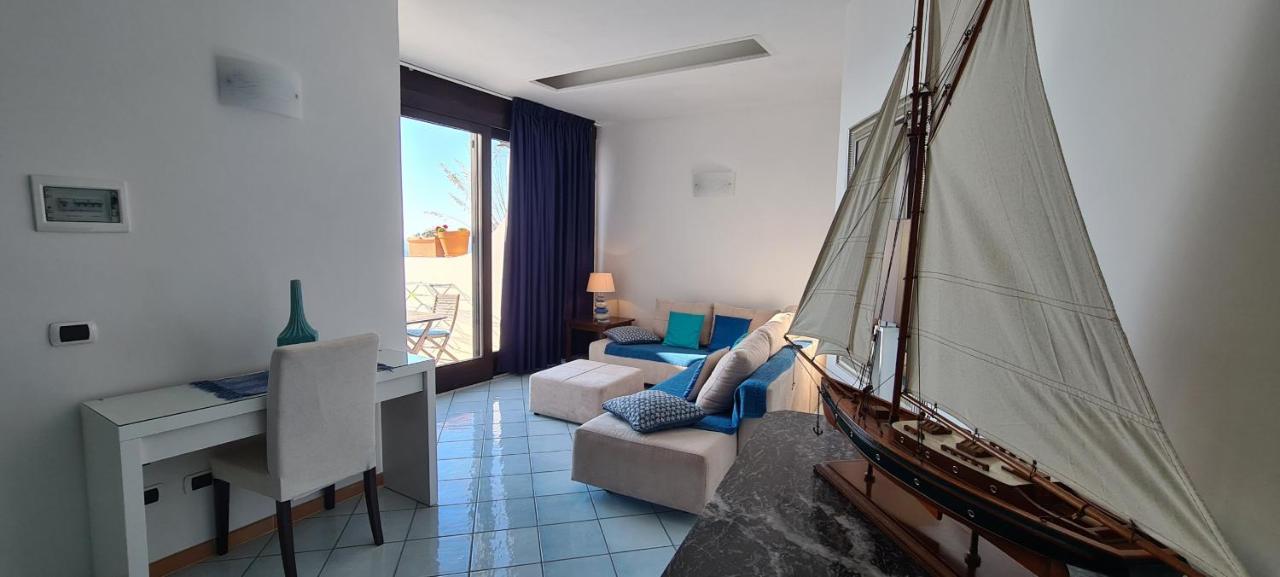 Guest House Villa Il Gabbiano ポンツァ エクステリア 写真
